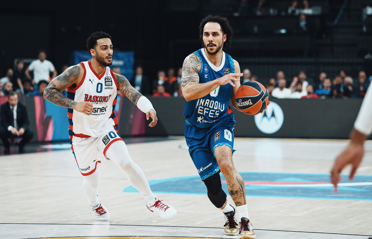 Anadolu Efes, Baskonia’yı farklı geçti.