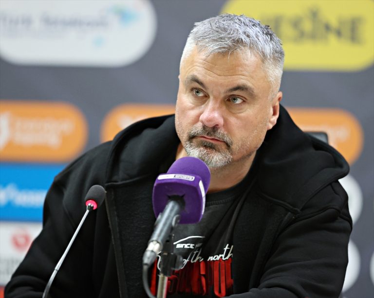 Thomas Reis, 200.000 Euro serbest kalma bedeli karşılığında Wolfsburg‘un başına geçebilir